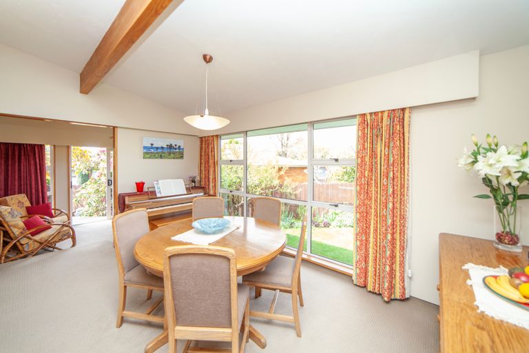 Photo of property in 10 Stormont Place, Avonhead, Christchurch, 8042