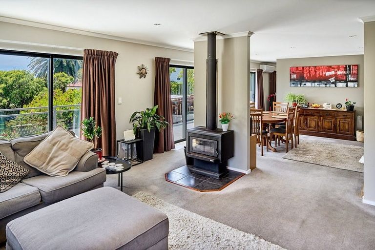 Photo of property in 21 View Road, Titahi Bay, Porirua, 5022