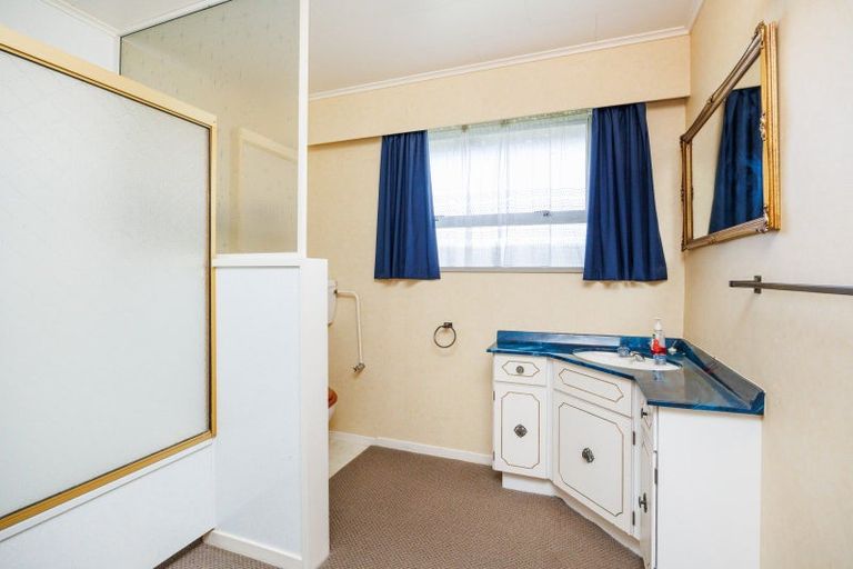 Photo of property in 18 Westhaven Grove, Takaro, Palmerston North, 4412