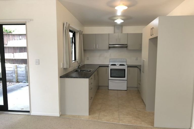 Photo of property in 2 Glucina Place, Glen Eden, Auckland, 0602