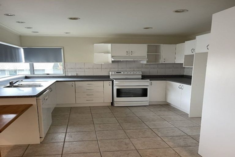 Photo of property in 5 Breenagh Place, Massey, Auckland, 0614
