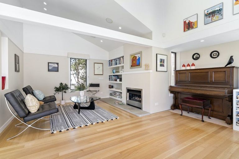 Photo of property in 96 Hill Street, Thorndon, Wellington, 6011