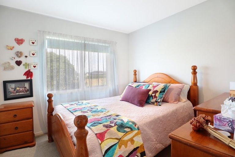 Photo of property in 11 Kamahi Crescent, Papamoa Beach, Papamoa, 3118