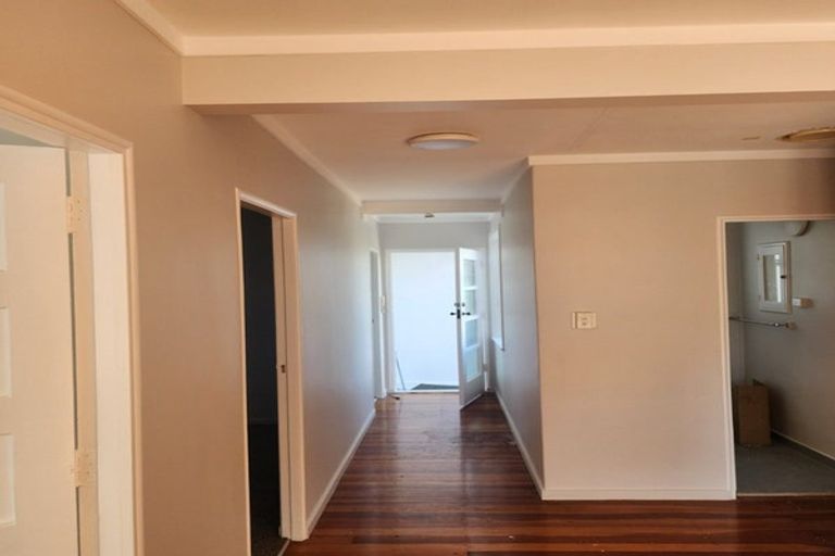 Photo of property in 44 Edmonton Road, Henderson, Auckland, 0612