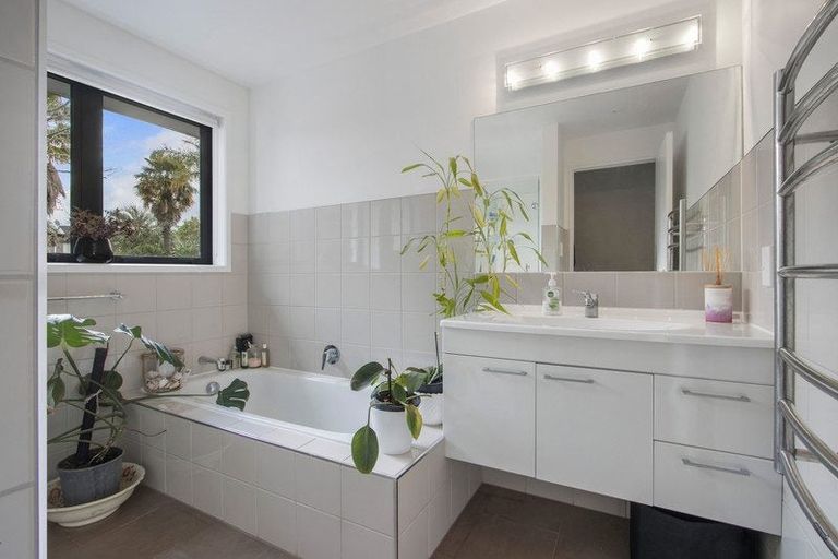 Photo of property in 52 Links View Drive, Omokoroa, 3114