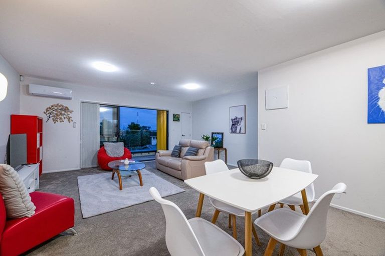 Photo of property in 6/43b Waimumu Road, Massey, Auckland, 0614