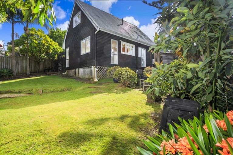 Photo of property in 2/31 Lake Road, Devonport, Auckland, 0624