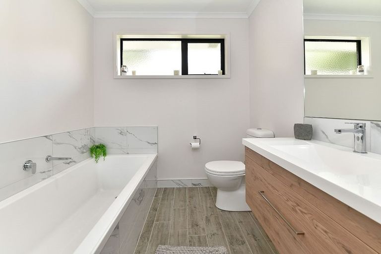 Photo of property in 35 St James Avenue, Helensville, 0800