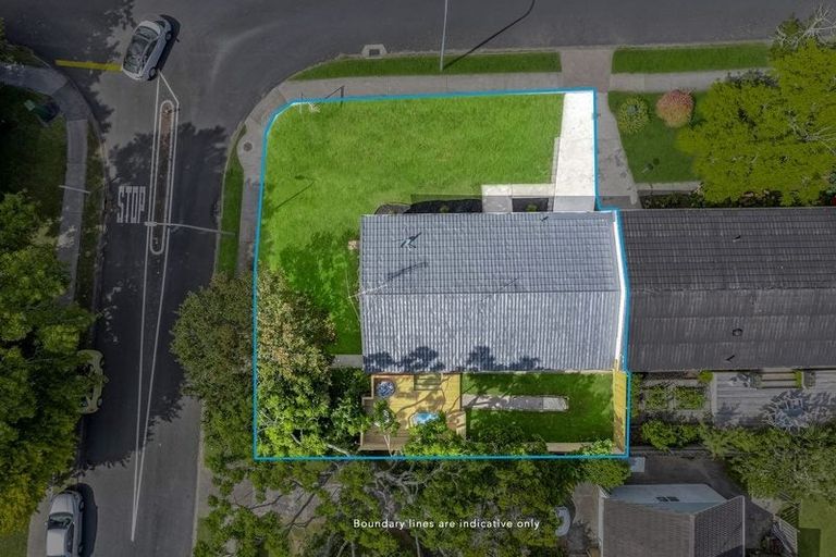 Photo of property in 2 Portadown Avenue, Pakuranga Heights, Auckland, 2010