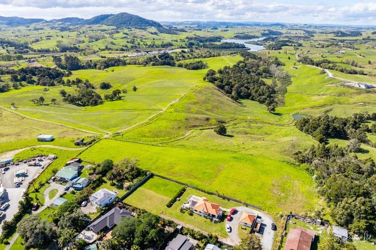 Photo of property in 6 Whaka Street, Maungaturoto, 0520