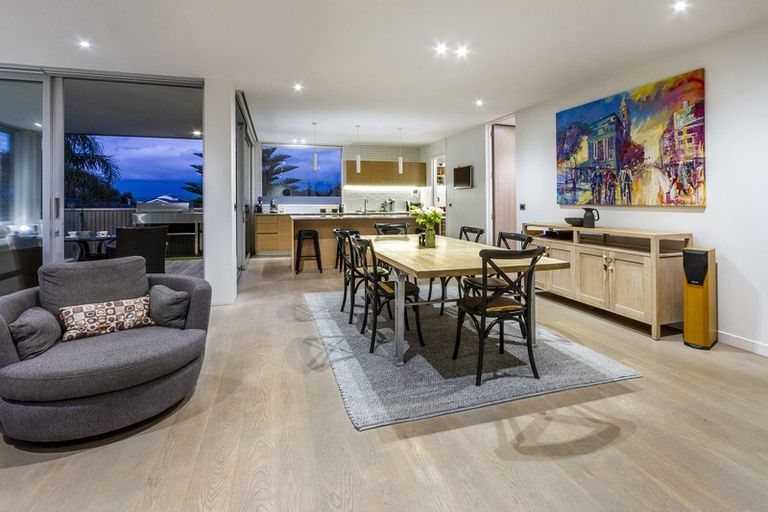 Photo of property in 21 Ocean View Road, Milford, Auckland, 0620