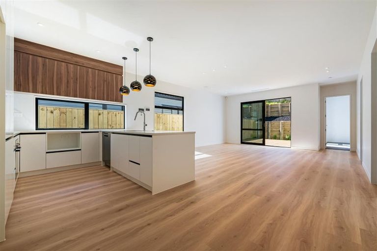 Photo of property in 28 Whakairo Crescent, Gulf Harbour, 0930