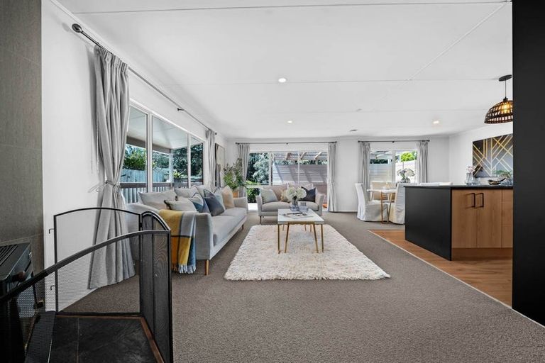 Photo of property in 3 Regency Place, Sunnynook, Auckland, 0632