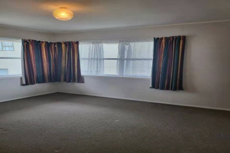 Photo of property in 832 East Coast Road, Oteha, Auckland, 0630