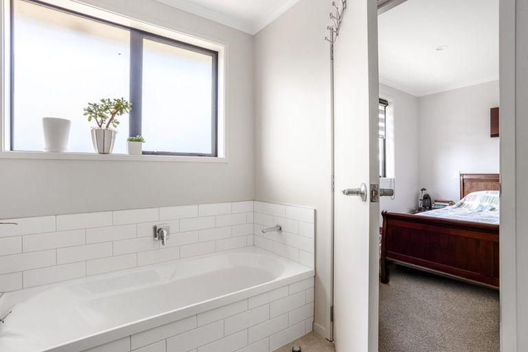 Photo of property in 22 Bridle Way, Omokoroa, 3114