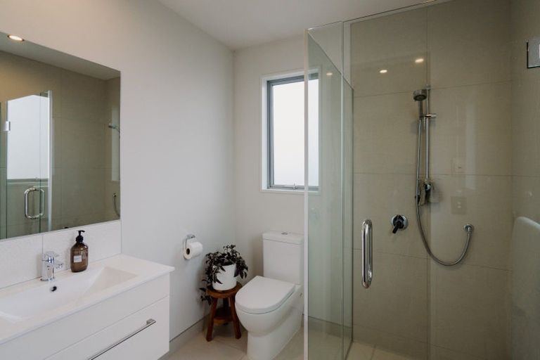 Photo of property in 1 Makomako Road, Wanaka, 9305