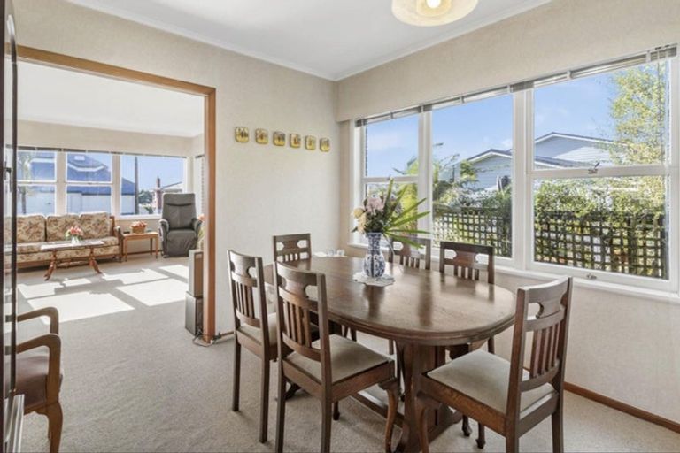 Photo of property in 7 Luke Place, Eastern Beach, Auckland, 2012