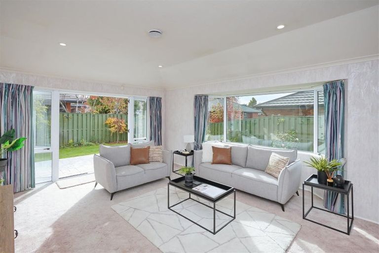 Photo of property in 33 Peer Street, Upper Riccarton, Christchurch, 8041
