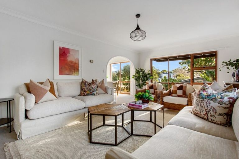 Photo of property in 15c Aratonga Avenue, Greenlane, Auckland, 1051