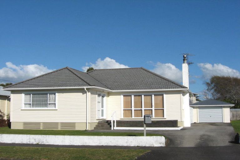 Photo of property in 26 Karaka Street, Merrilands, New Plymouth, 4312