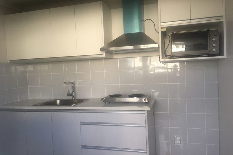 Photo of property in 40 Corricvale Way, Northcross, Auckland, 0630