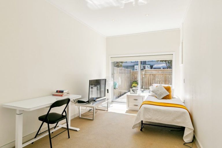 Photo of property in 44 Akaroa Drive, Maupuia, Wellington, 6022