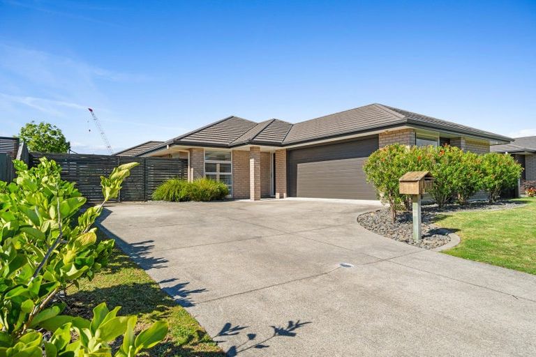 Photo of property in 33 Rainey Crescent, Papamoa Beach, Papamoa, 3118