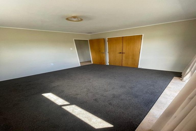 Photo of property in 1/19 Blacklock Avenue, Henderson, Auckland, 0612