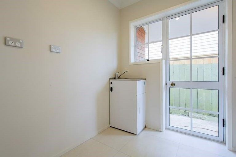 Photo of property in 1/77 Shakespeare Road, Milford, Auckland, 0620