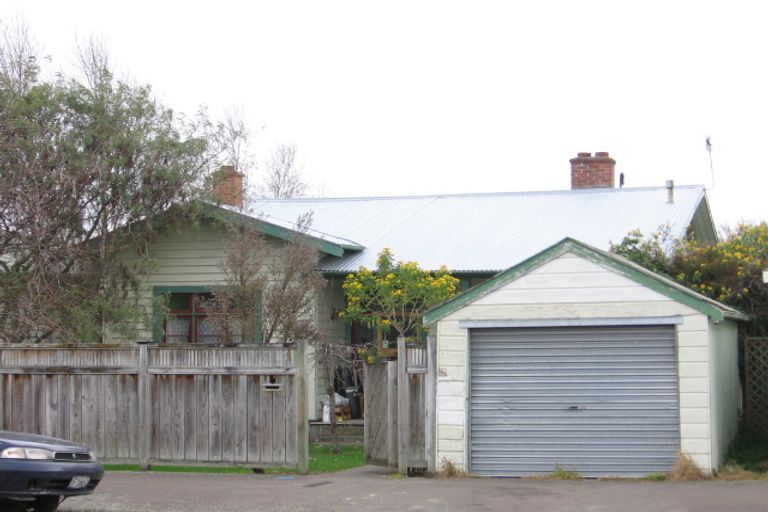 Photo of property in 16 Oxford Street, Hokowhitu, Palmerston North, 4410
