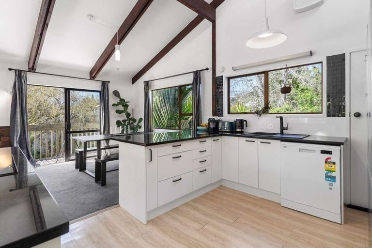 Photo of property in 2/13a Eskdale Road, Birkdale, Auckland, 0626