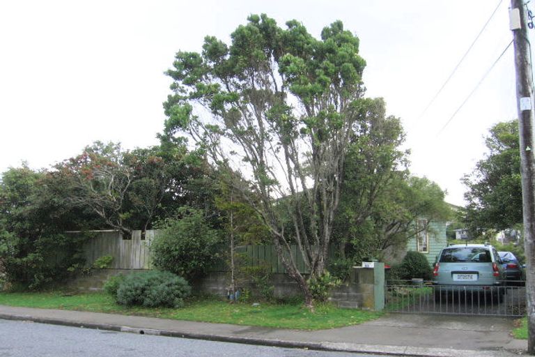 Photo of property in 33 Oswald Crescent, Paparangi, Wellington, 6037