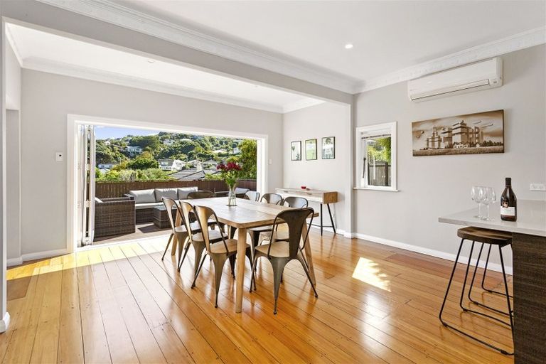 Photo of property in 32 Cavendish Square, Strathmore Park, Wellington, 6022