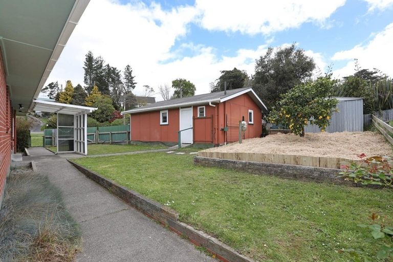 Photo of property in 38 Milne Street, Hunterville, 4730