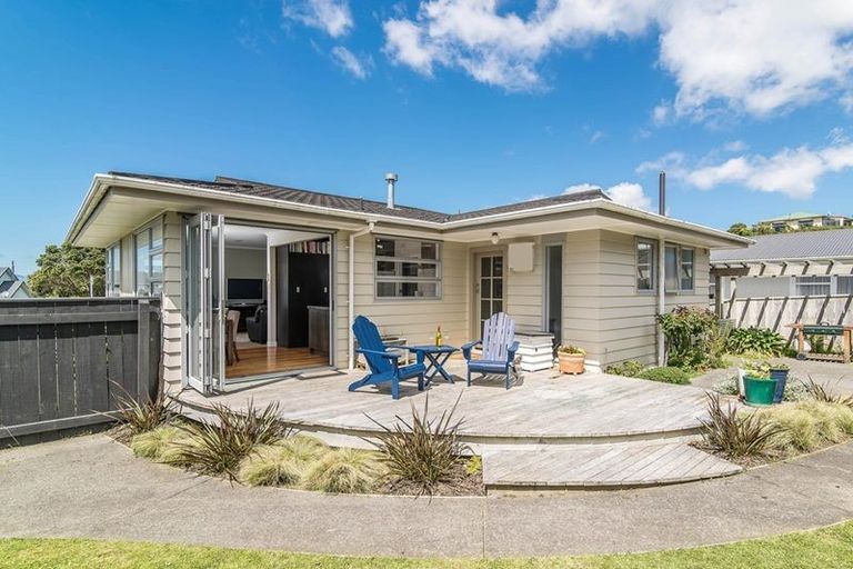 Photo of property in 1 Lomita Road, Johnsonville, Wellington, 6037