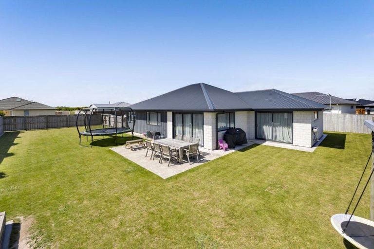 Photo of property in 35 County Drive, Hawera, 4610