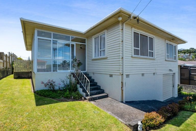 Photo of property in 8 Lydford Place, Spotswood, New Plymouth, 4310