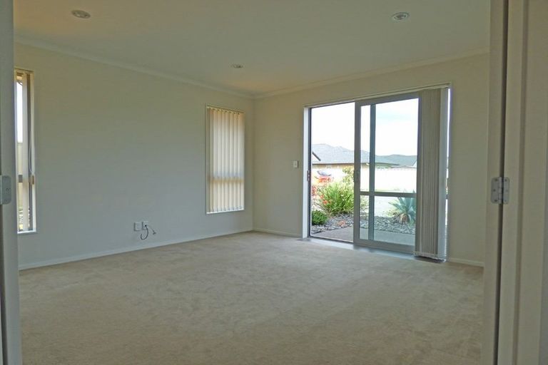 Photo of property in 7 Erceg Way, Rosehill, Papakura, 2113