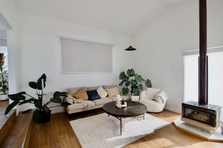 Photo of property in 5 Ngatoa Place, Glenfield, Auckland, 0629