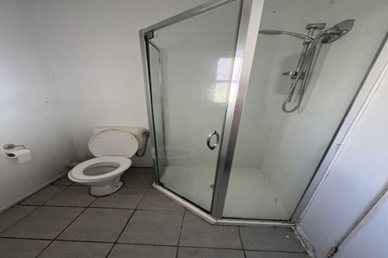 Photo of property in 6 Strid Road, Te Atatu South, Auckland, 0610