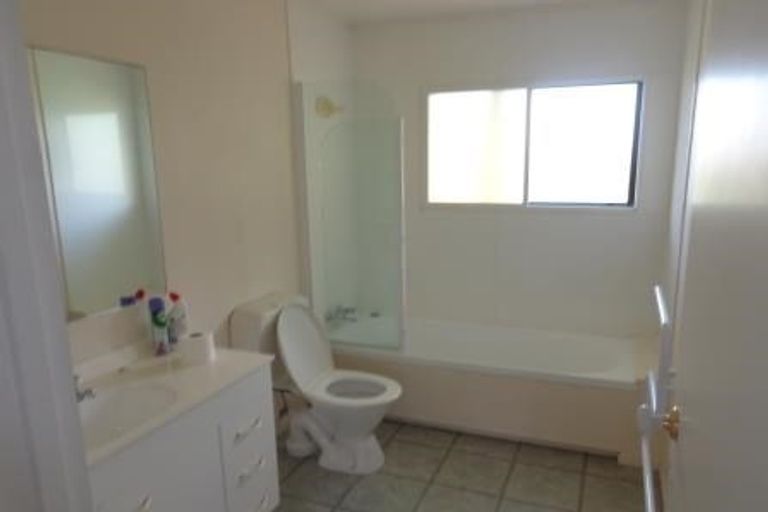 Photo of property in 6 Lantana Road, Green Bay, Auckland, 0604