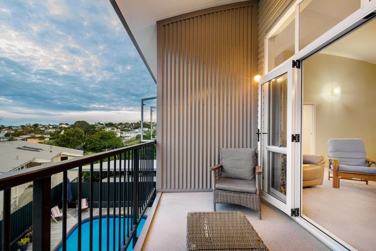 Photo of property in 29 Korotaha Terrace, Rothesay Bay, Auckland, 0630