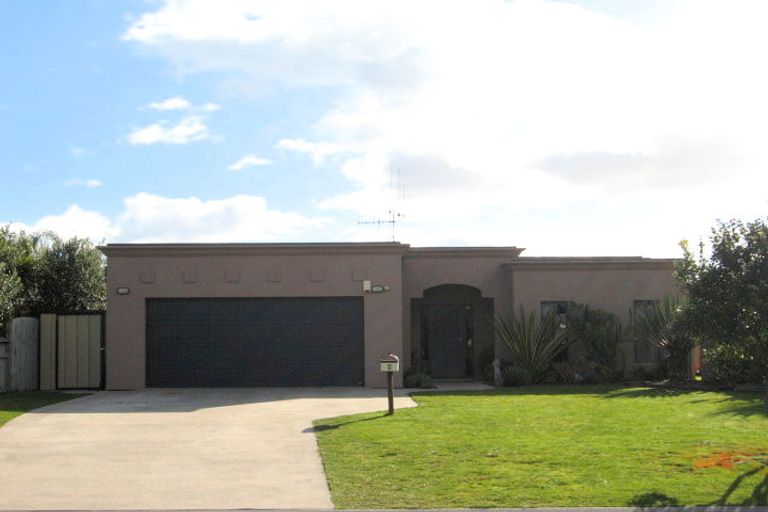 Photo of property in 8 Evansbel Place, Papamoa Beach, Papamoa, 3118