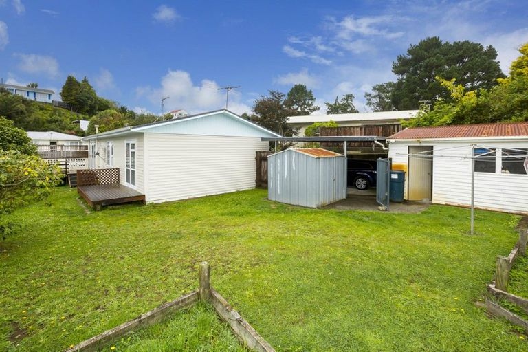 Photo of property in 28 Vista Crescent, Maoribank, Upper Hutt, 5018