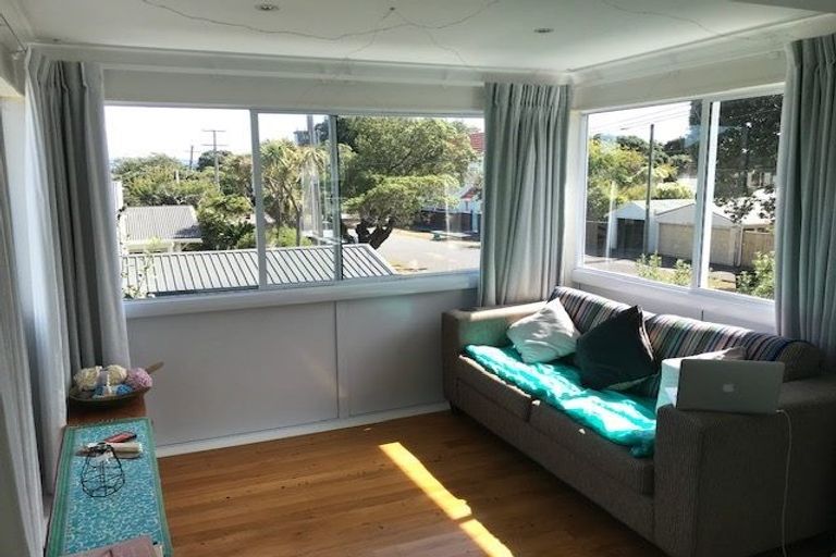 Photo of property in 3/264 Muritai Road, Eastbourne, Lower Hutt, 5013