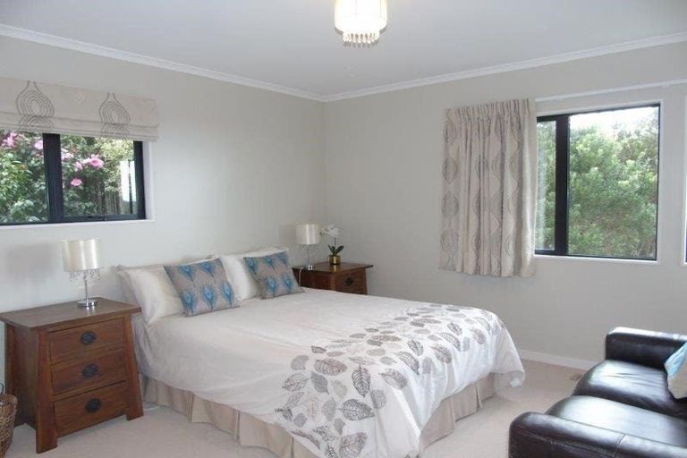 Photo of property in 26 Ramphal Terrace, Khandallah, Wellington, 6035