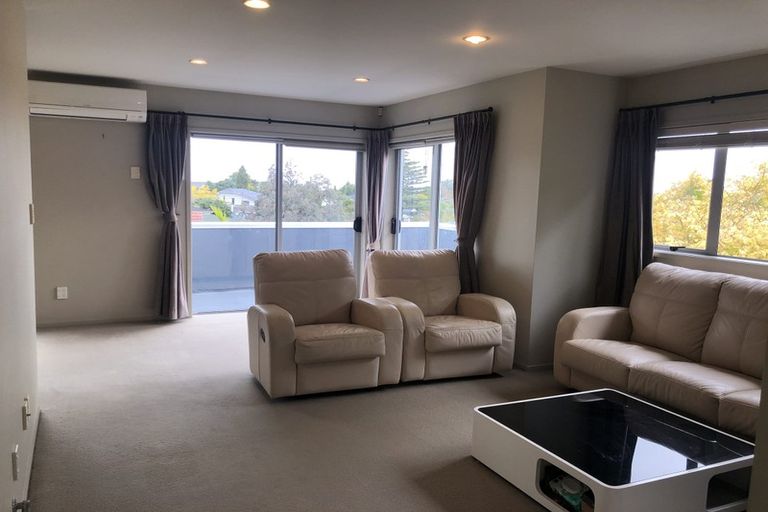 Photo of property in 18a Grenada Avenue, Forrest Hill, Auckland, 0620