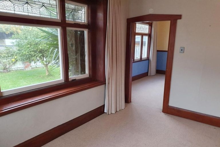 Photo of property in 98 Fulford Street, New Plymouth, 4310