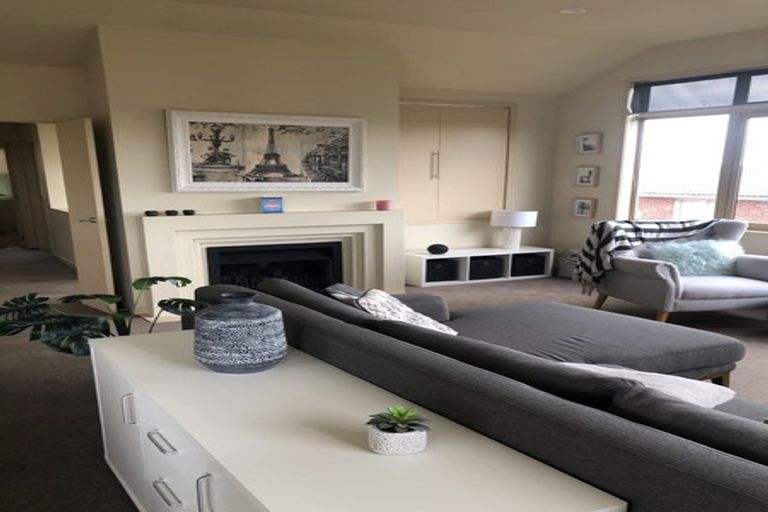 Photo of property in 1/170 East Coast Road, Forrest Hill, Auckland, 0620