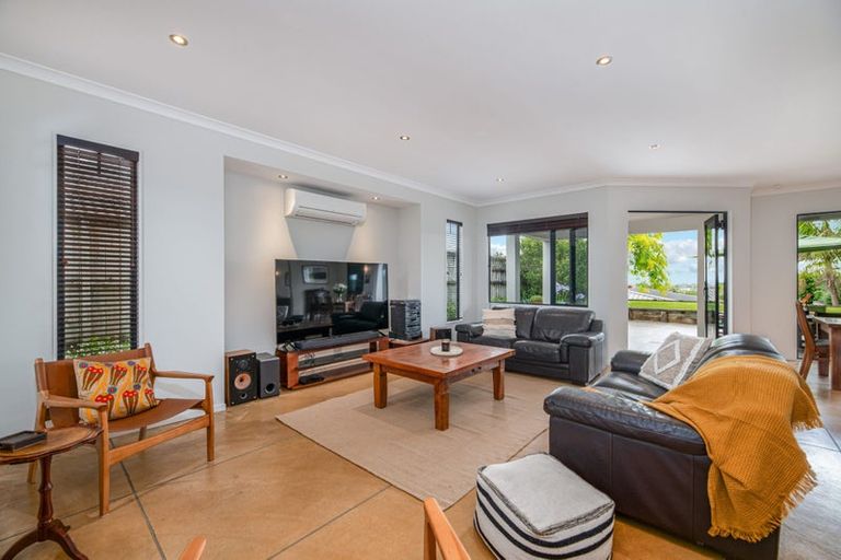 Photo of property in 19 Highfields Terrace, Henderson, Auckland, 0612